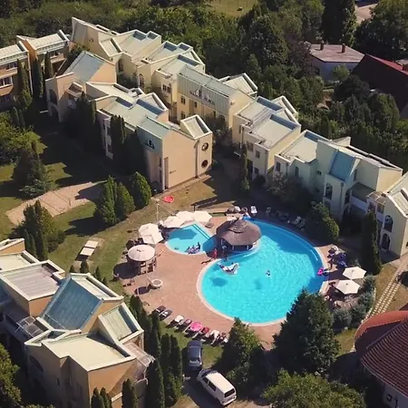 Aparthotel Hideaway Apartments *