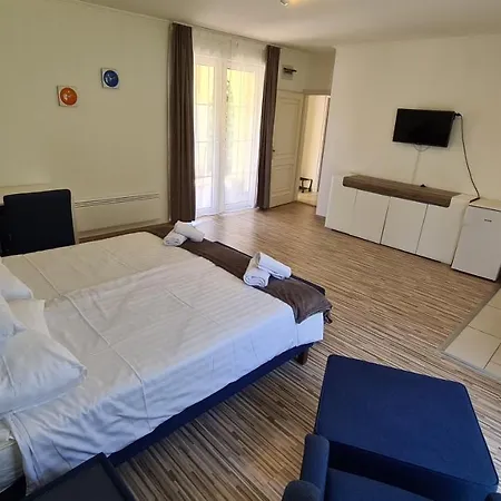 Hideaway Apartments Апарт-отель Шиофок