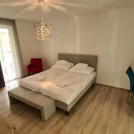 Hideaway Apartments Апарт-отель *