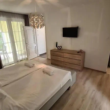 Hideaway Apartments Шиофок