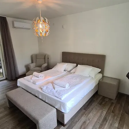 Hideaway Apartments * Шиофок
