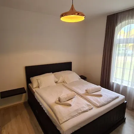 Апарт-отель Hideaway Apartments
