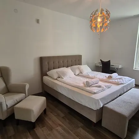 Hideaway Apartments Апарт-отель Шиофок