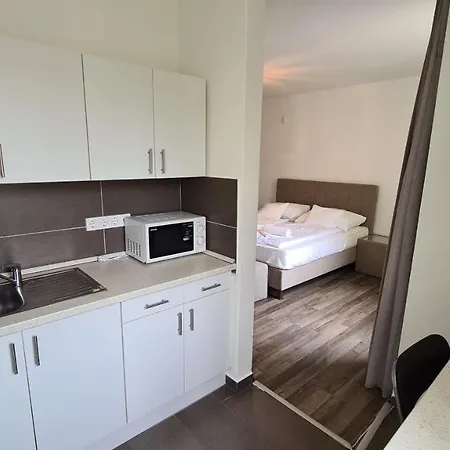 Hideaway Apartments Апарт-отель