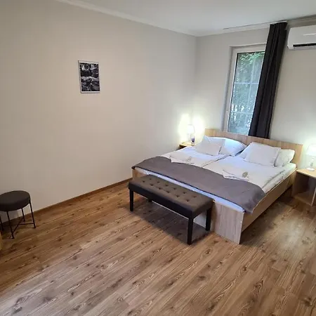 Hideaway Apartments Апарт-отель
