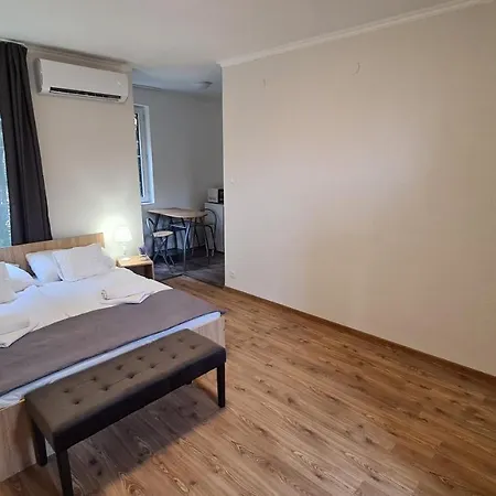 Hideaway Apartments Апарт-отель