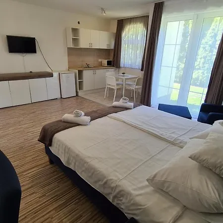 Hideaway Apartments Апарт-отель Шиофок