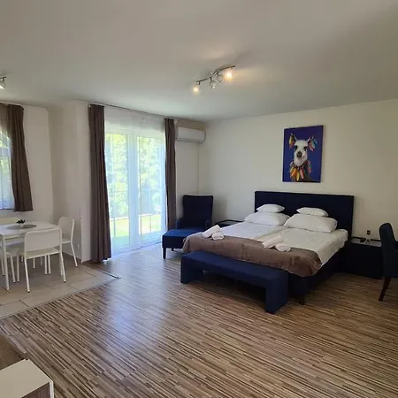 Hideaway Apartments Апарт-отель