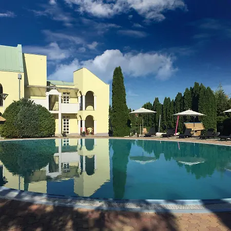 Hideaway Apartments מלון דירות *